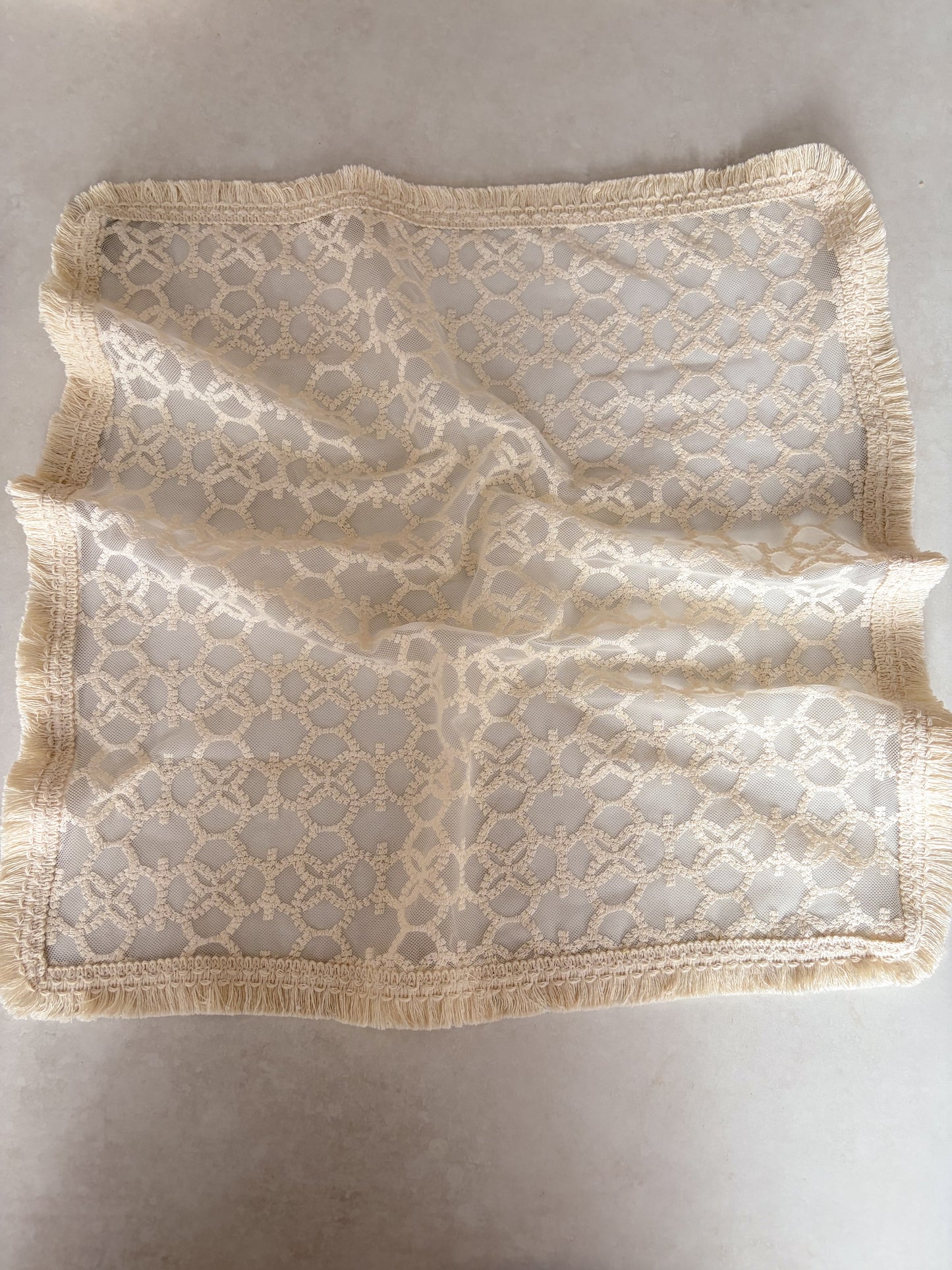 Vyšívaná dečka z kolekce Creamy Knots