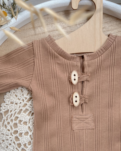 Hnědé Body John z kolekce Stripe