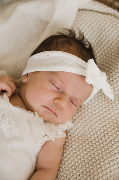 Bílá čelenka z kolekce Stripe