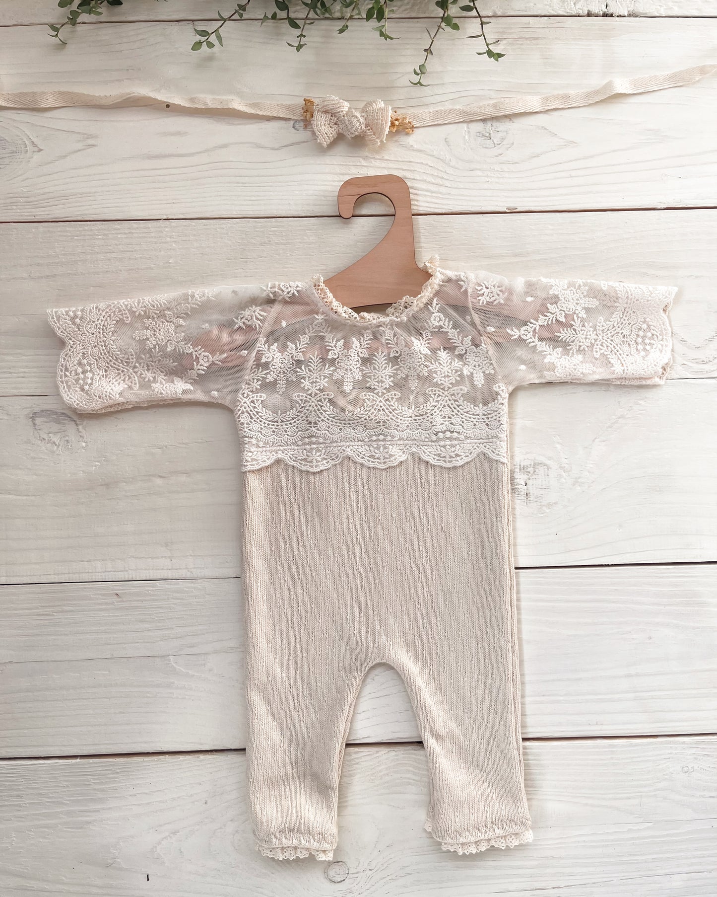 Krajkový overal Mariel přírodní