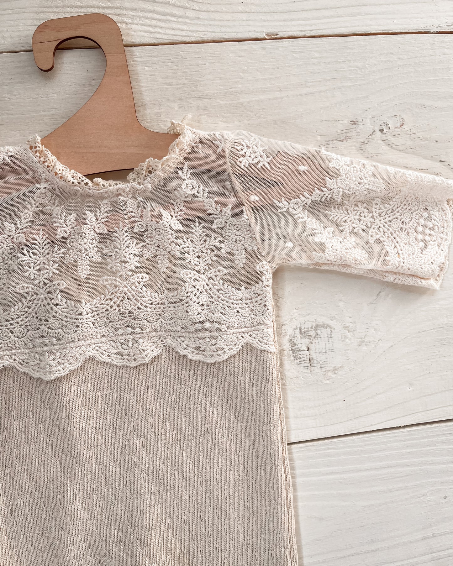 Krajkový overal Mariel přírodní