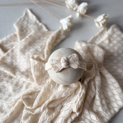 “Háčkovaná” čelenka z kolekce Creamy Knots