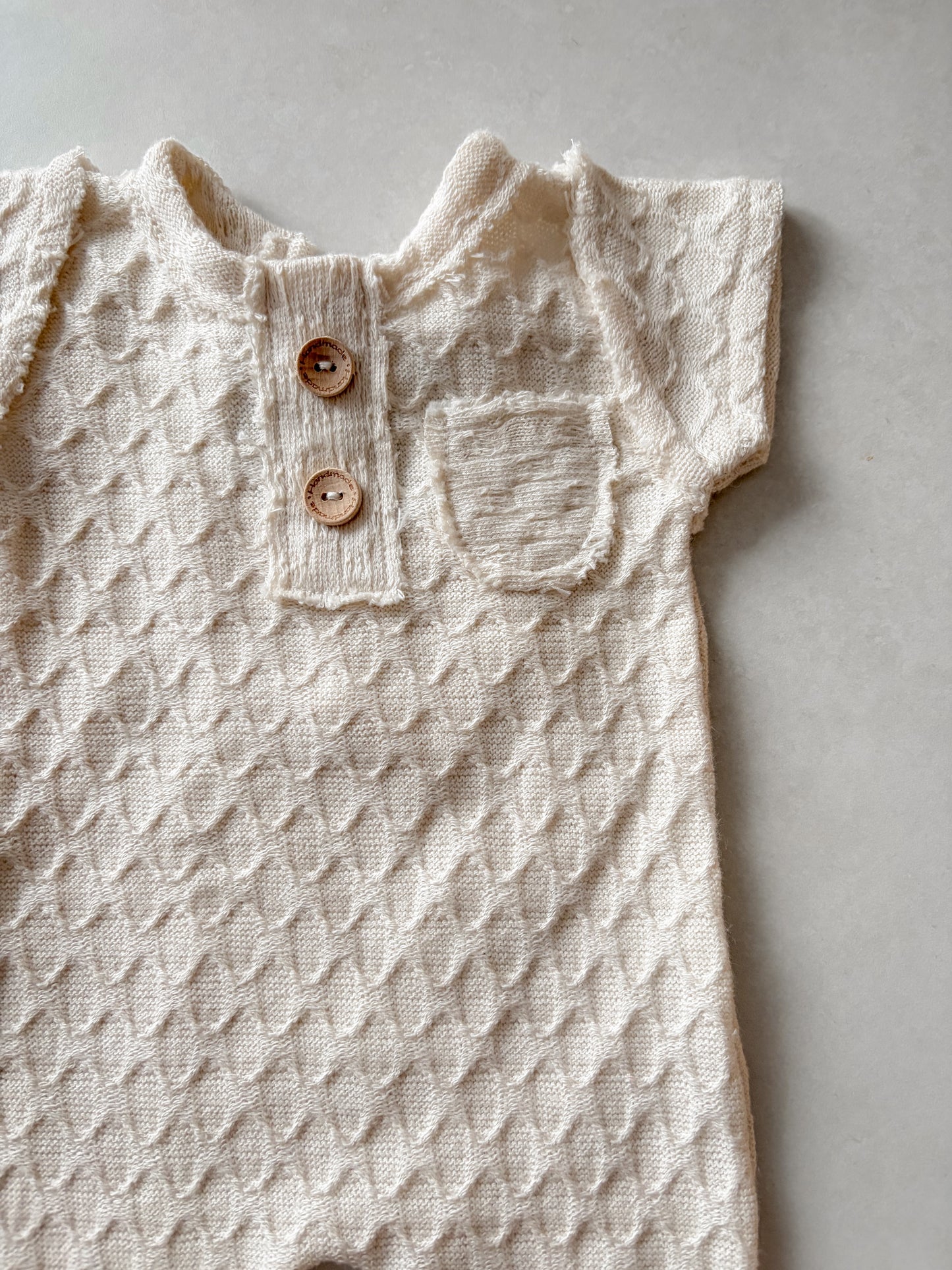 Overal Theo z kolekce Creamy Knots