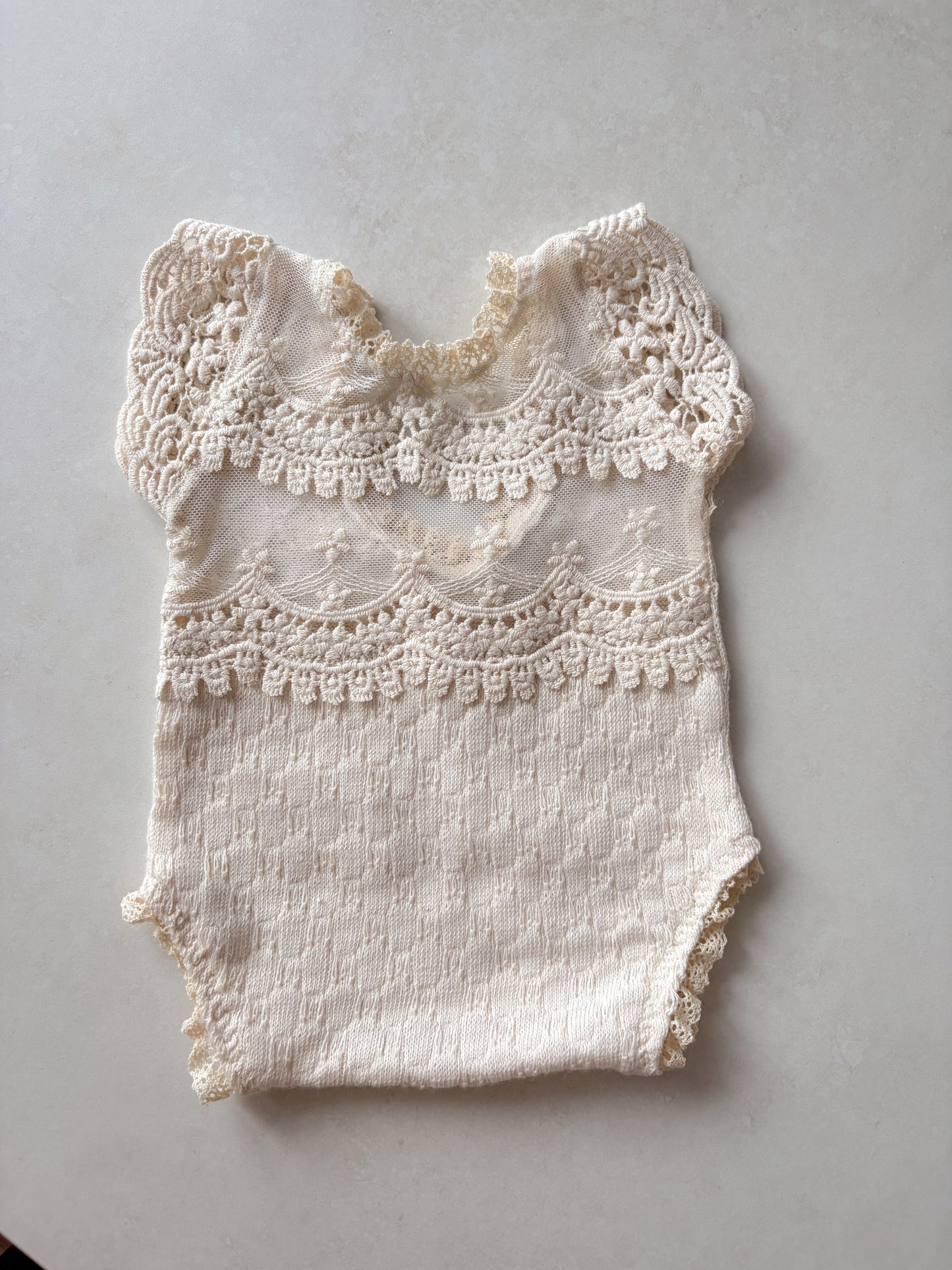 Krajkové body Daisy z kolekce Creamy Knots