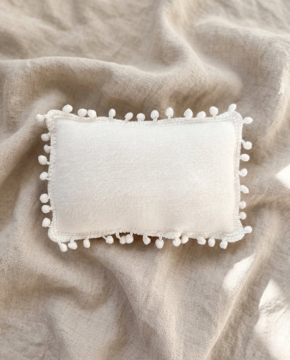 Polštářek s bambulkami